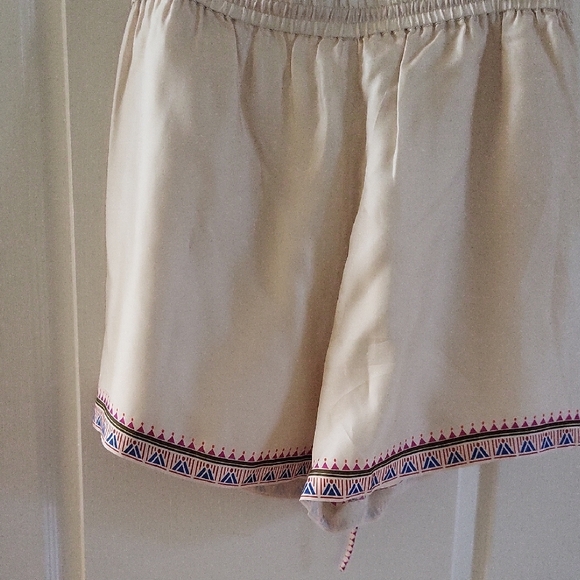Johnny Was Cream Floral Women's Shorts - Picture 7 of 11